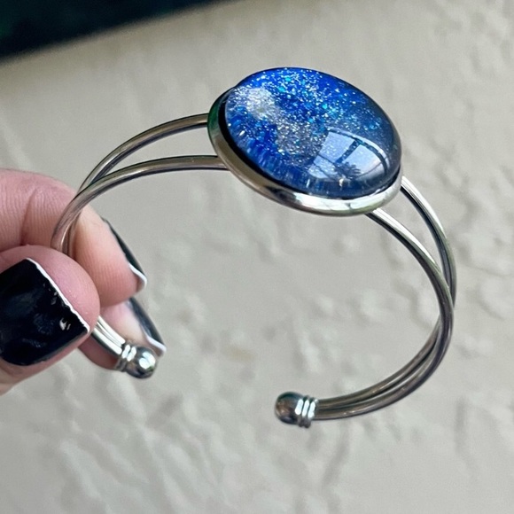 Handmade Dark blue & silver galaxy northern lights cuff bracelet - Picture 3 of 11